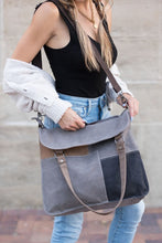 Load image into Gallery viewer, Catalina Messenger Bag