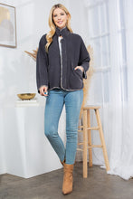 Load image into Gallery viewer, Quilinn Jacket with Pockets