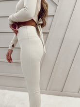 Load image into Gallery viewer, Wild Hearts Leggings