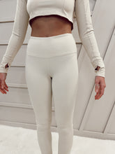 Load image into Gallery viewer, Wild Hearts Leggings