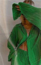 Load image into Gallery viewer, Keeping It Green Button Down