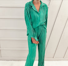 Load image into Gallery viewer, Keeping It Green Button Down