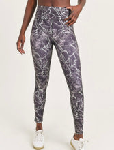 Load image into Gallery viewer, Stormi Leggings