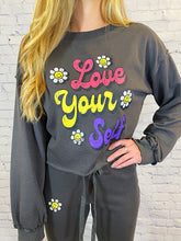 Load image into Gallery viewer, Ditsy Daisy Sweatshirt
