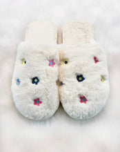 Load image into Gallery viewer, Daily Daisy Slippers
